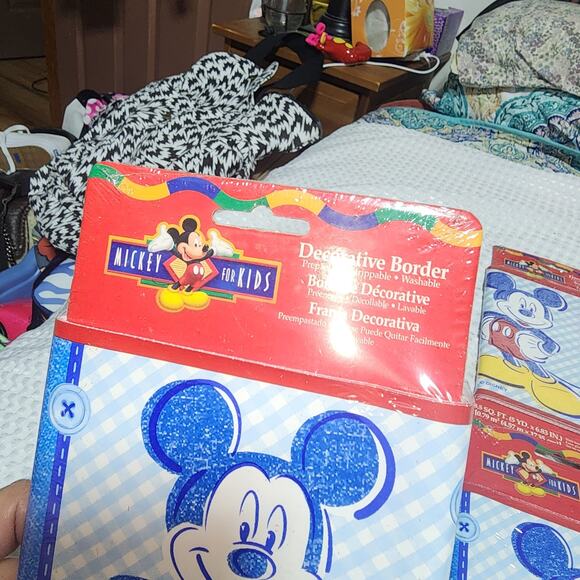 MICKEY MOUSE NWT SET OF 4 DECORATIVE PREPASTED WALL BORDER UNOPENED - Picture 4 of 8